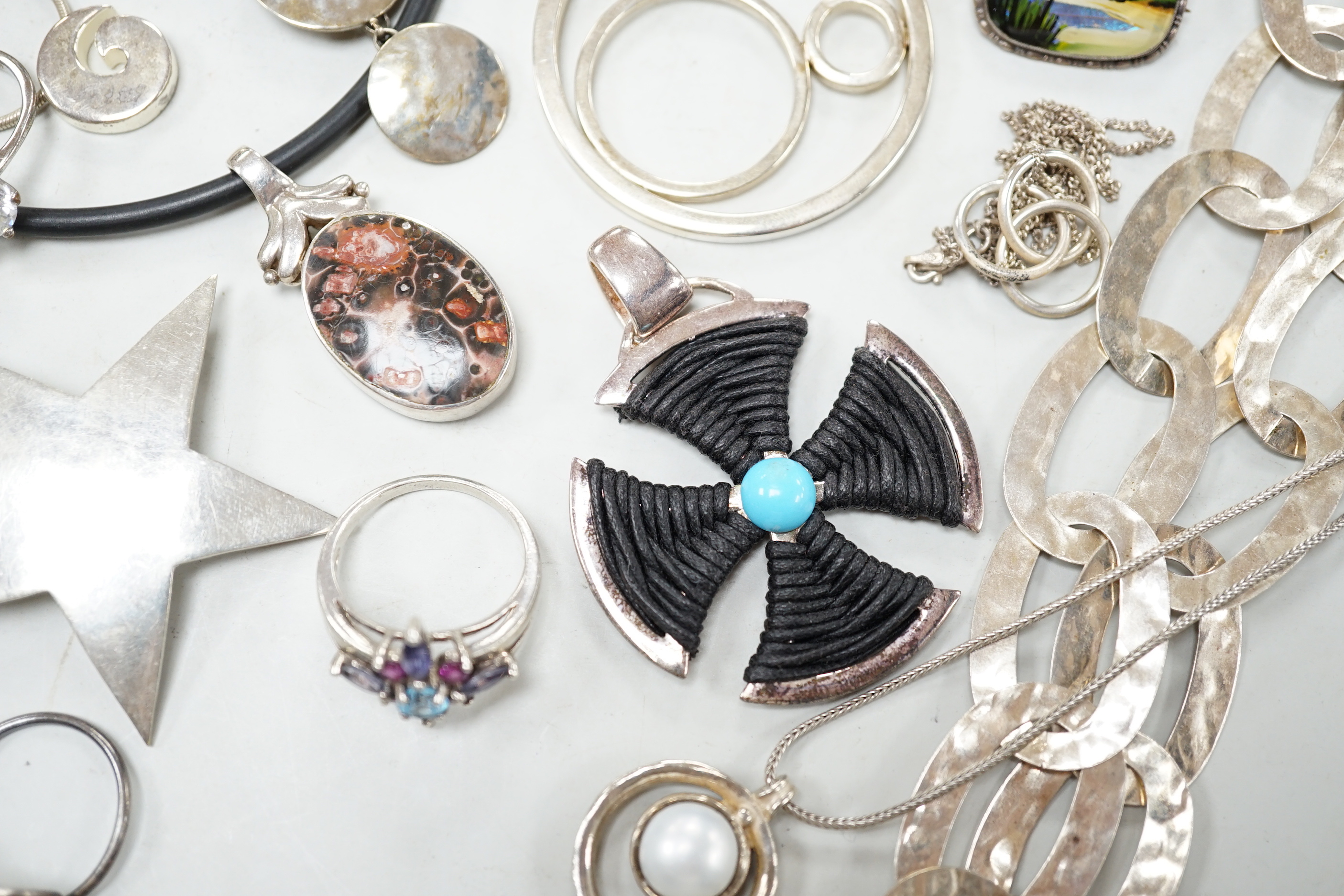 A small collection of 925 and white metal jewellery including a ring link necklace, rings, pendants and brooches etc.